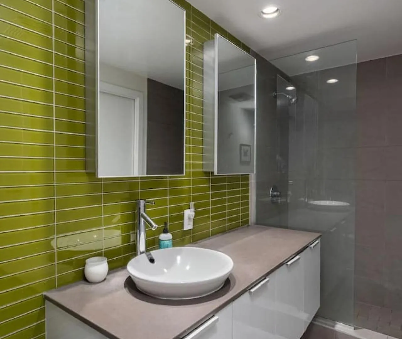 Apartment The W, Modernized 2 Bedroom Downtown Highrise Vancouver Canada