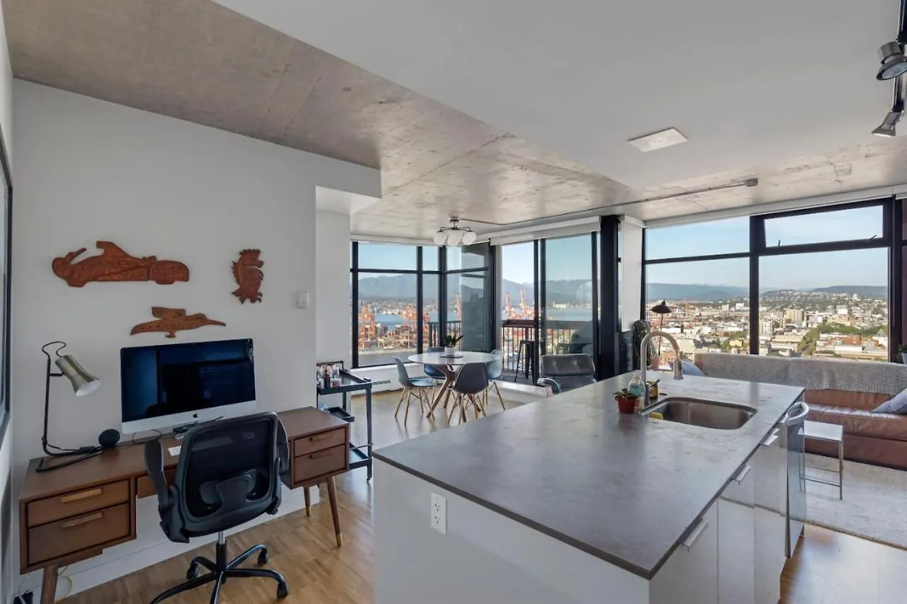 The W, Modernized 2 Bedroom Downtown Highrise Vancouver